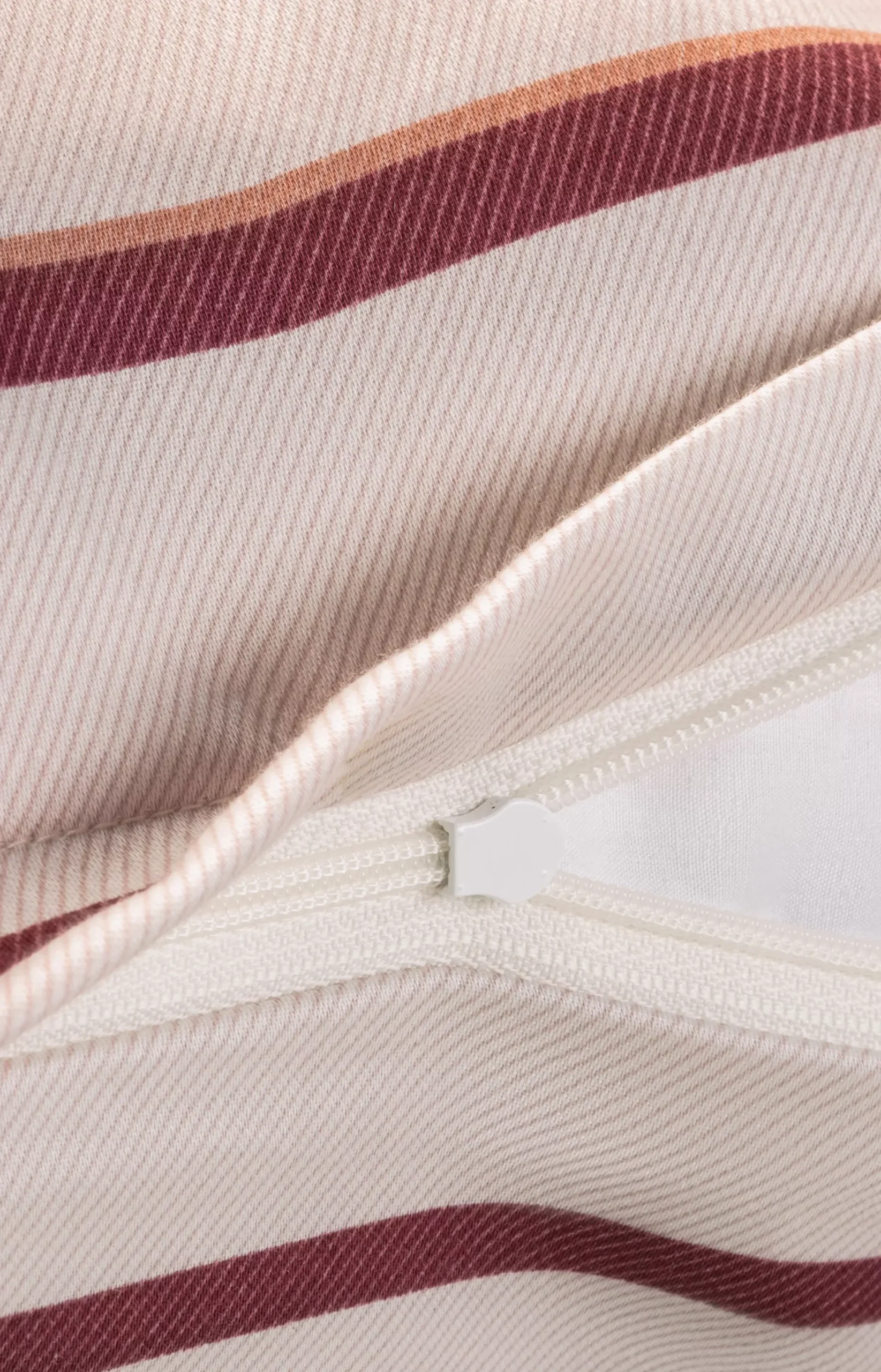 Sale JOOP! SHUTTER Bed Linen in rouge