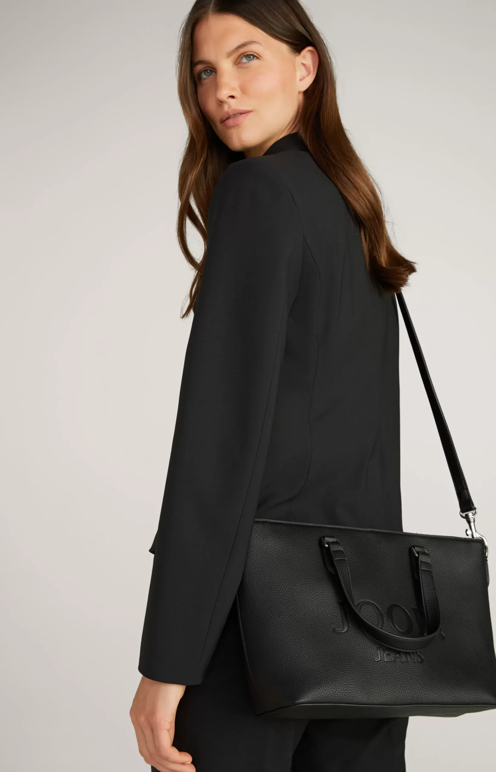 Outlet JOOP! Lettera Ketty Handbag in black