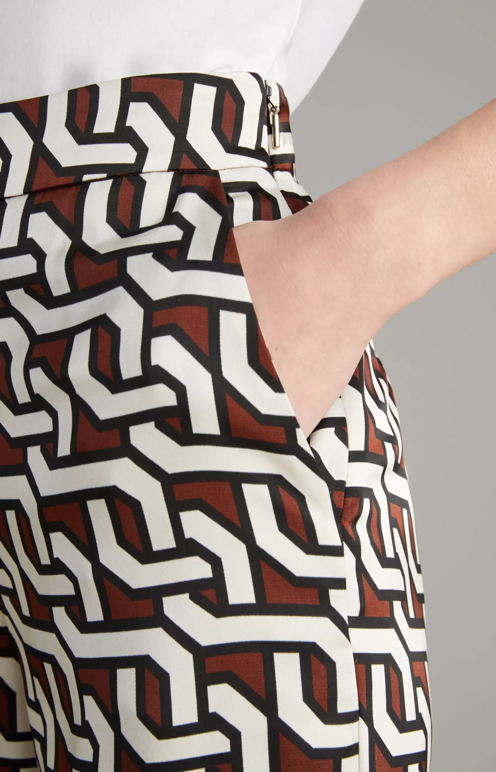 Hot JOOP! Satin Trousers in a Pattern brown/cream/black