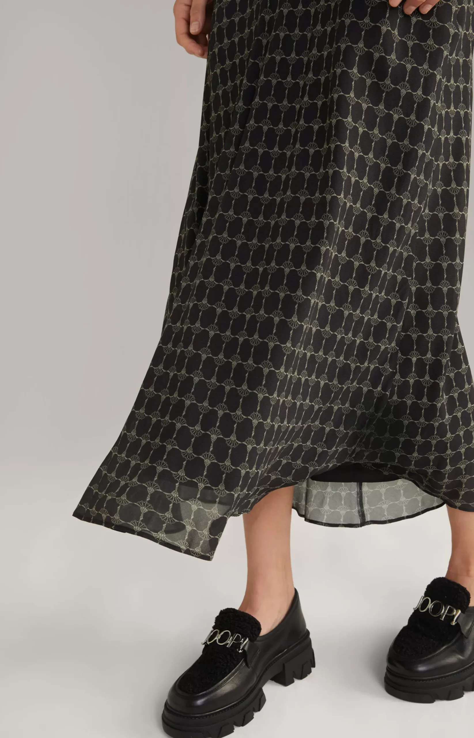 JOOP! Viscose Skirt in a Black/Beige Pattern black/beige patterned